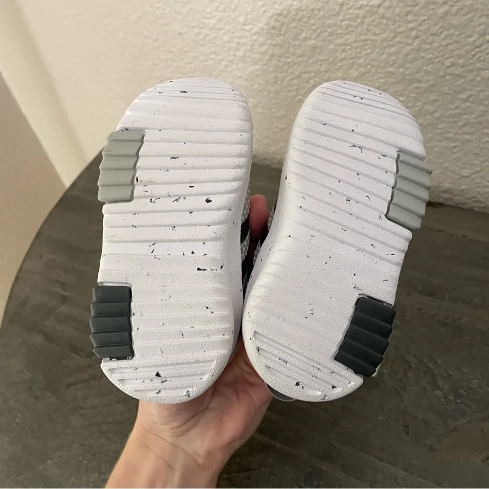 Adidas baby toddler Light Gray Sneakers NEW - Picture 5 of 6